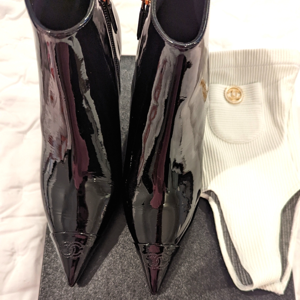 Chanel 22C black patent calfskin wedge ankle boots in size 39.5C